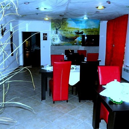 Pensiunea Casa Cornelia Махмудия Экстерьер фото