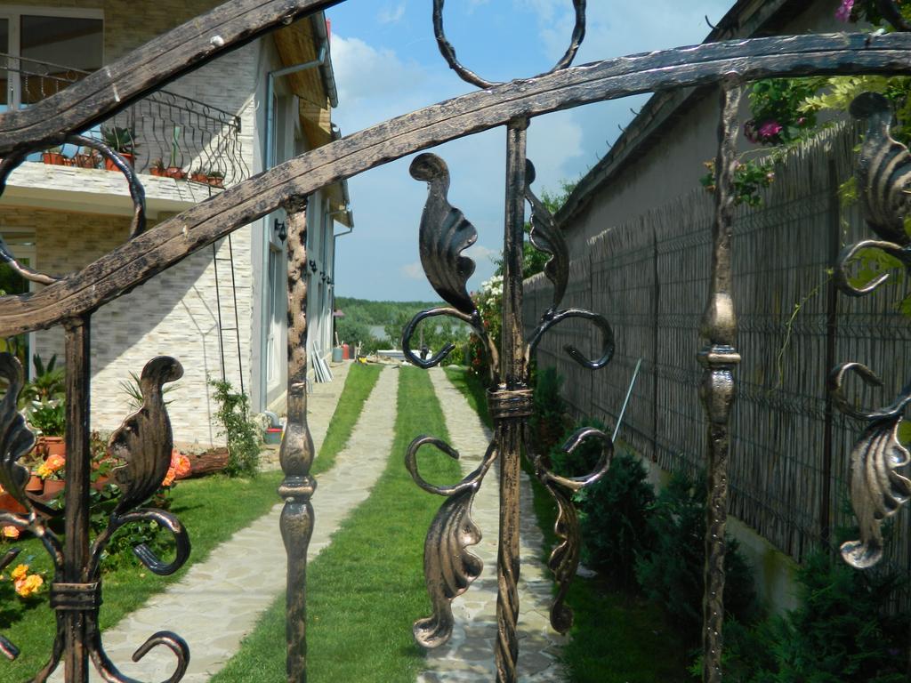 Pensiunea Casa Cornelia Махмудия Экстерьер фото